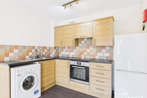 2 bedroom flat to rent, Cossack Street, Rochester, ME1