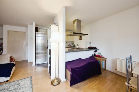 1 bedroom flat to rent, Violet Road, London