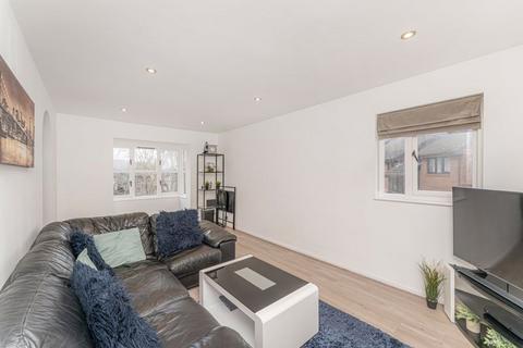 1 bedroom apartment for sale, Medesenge Way, London, N13