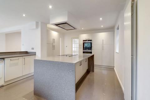 9 Cooper Road, Windlesham, GU20 6EA
