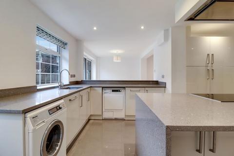 9 Cooper Road, Windlesham, GU20 6EA