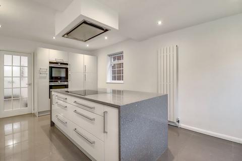 9 Cooper Road, Windlesham, GU20 6EA