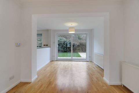 9 Cooper Road, Windlesham, GU20 6EA
