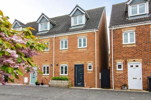 3 bedroom townhouse for sale, St Johns Close, Burntwood WS7