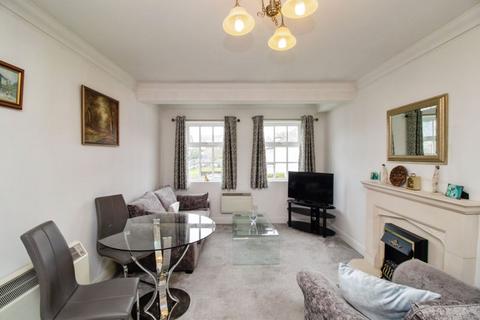 2 bedroom retirement property for sale, Old Leigh Road, Leigh-on-Sea SS9