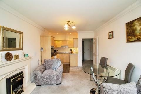 2 bedroom retirement property for sale, Old Leigh Road, Leigh-on-Sea SS9