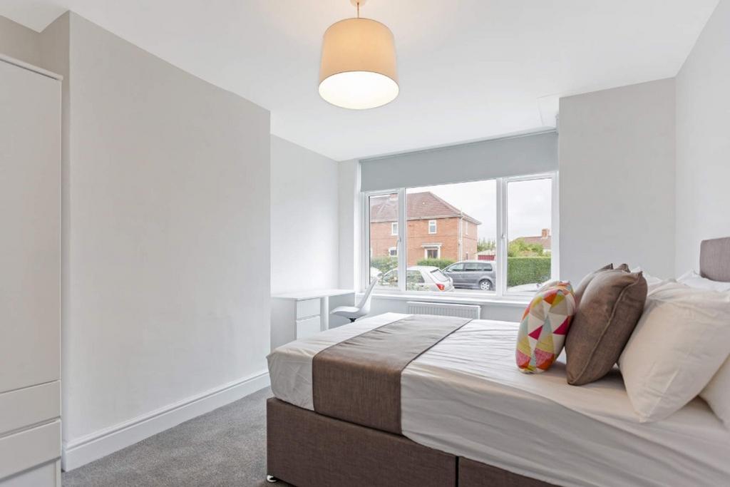 A spacious and bright large double bedroom with...
