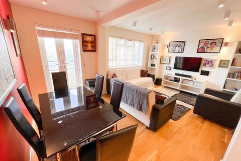 3 bedroom flat for sale, Golders Green, London NW11