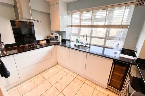 3 bedroom flat for sale, Golders Green, London NW11