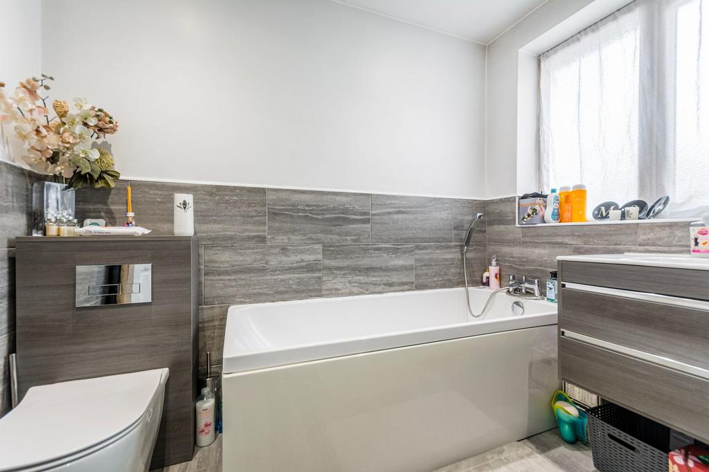 Four piece bathroom suite