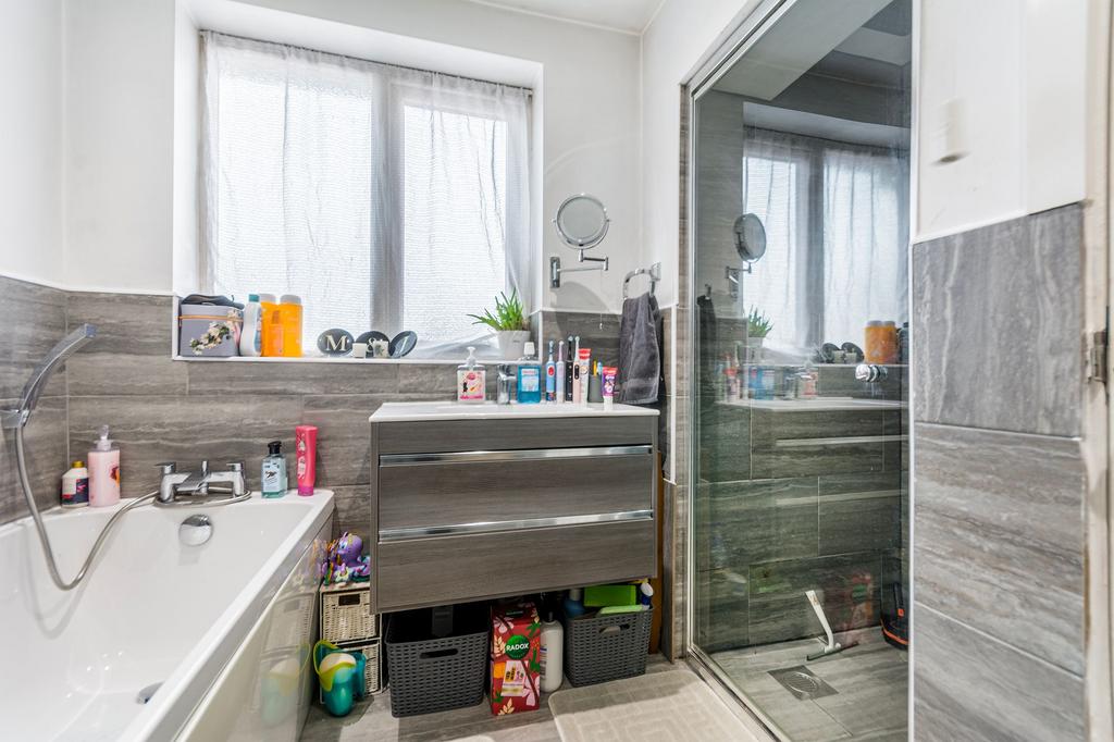 Four piece bathroom suite