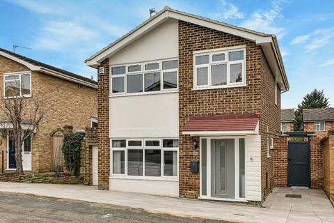 16 Lichfield Way, South Croydon, CR2 8SD