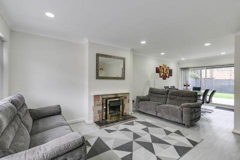 16 Lichfield Way, South Croydon, CR2 8SD