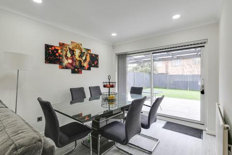 16 Lichfield Way, South Croydon, CR2 8SD