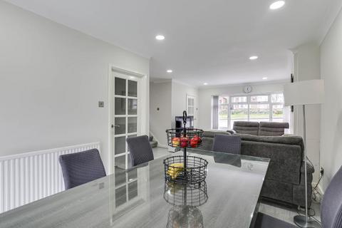 16 Lichfield Way, South Croydon, CR2 8SD
