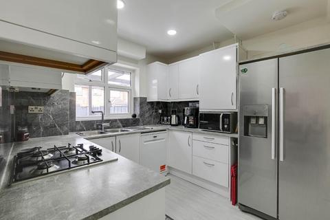 16 Lichfield Way, South Croydon, CR2 8SD
