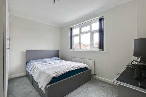 16 Lichfield Way, South Croydon, CR2 8SD