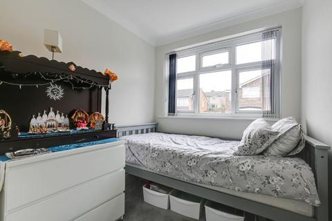 16 Lichfield Way, South Croydon, CR2 8SD