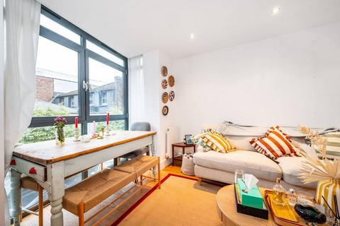 2 bedroom house to rent, Isabella Mews, Islington, London, N1