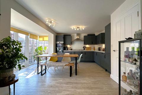 4 bedroom detached house for sale, Avro Road, Fernwood, Newark