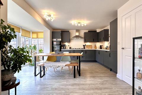 4 bedroom detached house for sale, Avro Road, Fernwood, Newark