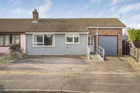 3 bedroom semi-detached bungalow for sale, Fontwell Avenue, Cambridge CB4