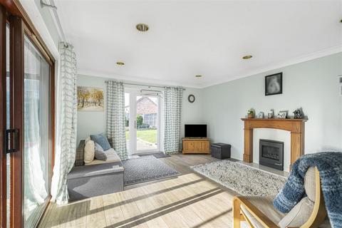 3 bedroom semi-detached bungalow for sale, Fontwell Avenue, Cambridge CB4