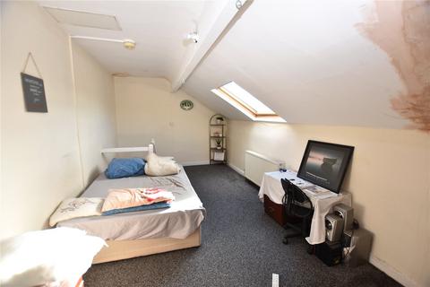 24 Harlech Road, Leeds, LS11 7DG