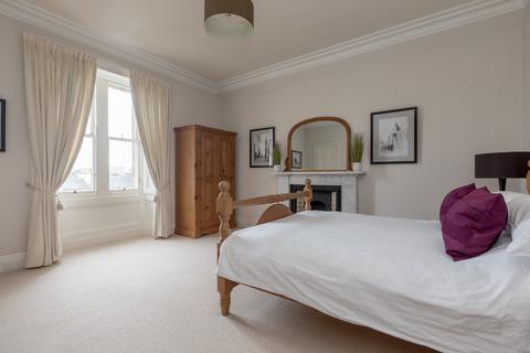 8/4 Drumsheugh Gardens, Edinburgh, EH3 7QJ