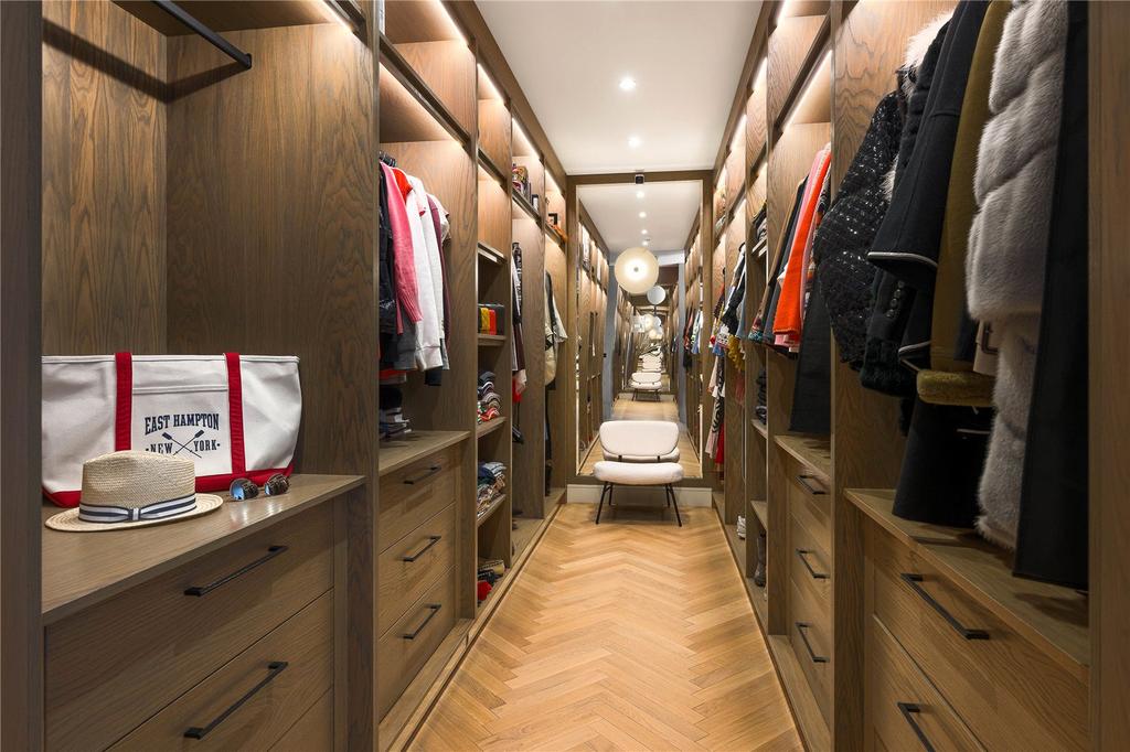 Walk-In Wardrobe
