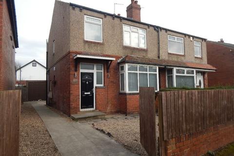 3 bedroom semi-detached house to rent, Grange Road, Staincliffe, Batley