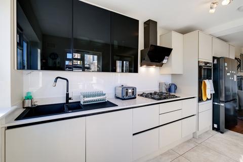 6 bedroom semi-detached house to rent, N10 Alexandra Park 48