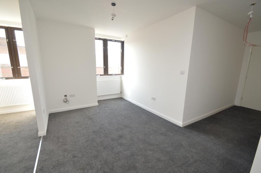 10, 4 Priory Road Lo