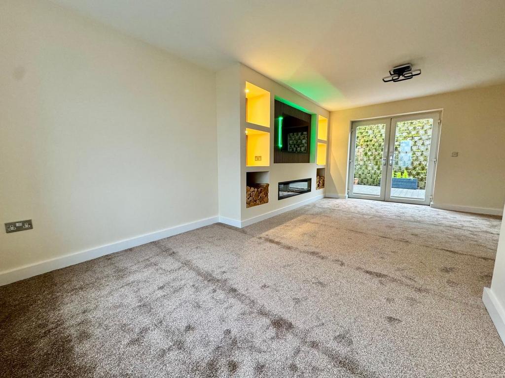 Lounge/ Dining Area