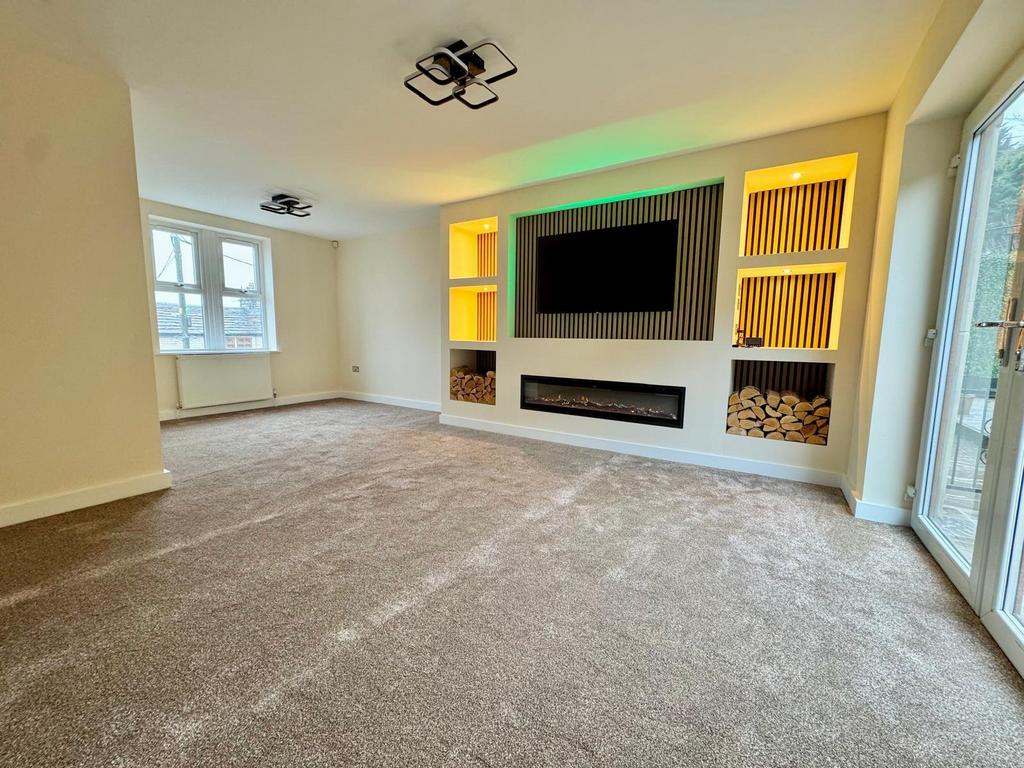 Lounge/ Dining Area