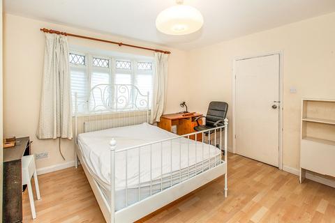 4 bedroom semi-detached house to rent, Elmbank Avenue, Egham TW20