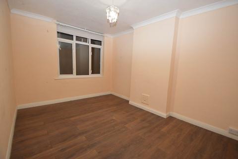 2 bedroom maisonette to rent, NEW HAW