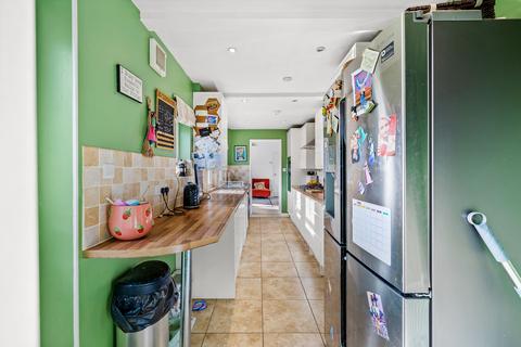 41 Brighton Road, Salfords, Redhill, RH1 5DA