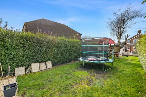 41 Brighton Road, Salfords, Redhill, RH1 5DA
