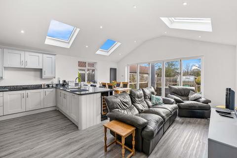 32 Orchard Close, Fetcham, Leatherhead, KT22 9HZ