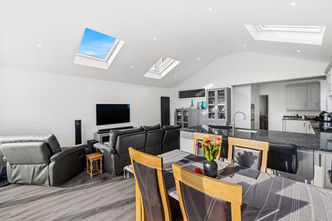 32 Orchard Close, Fetcham, Leatherhead, KT22 9HZ