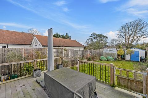 32 Orchard Close, Fetcham, Leatherhead, KT22 9HZ