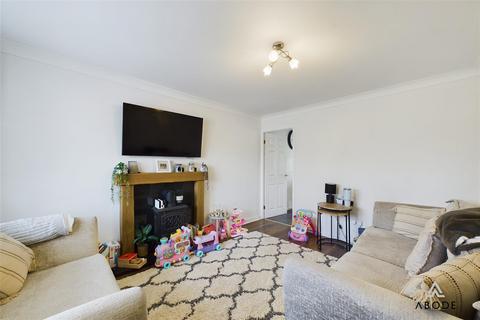 25 Buckingham Close, Stretton, Burton-on-trent, DE13 0JL