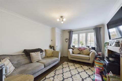 25 Buckingham Close, Stretton, Burton-on-trent, DE13 0JL
