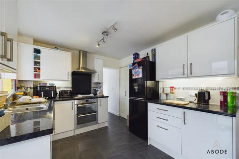 25 Buckingham Close, Stretton, Burton-on-trent, DE13 0JL