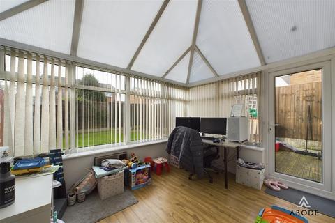 25 Buckingham Close, Stretton, Burton-on-trent, DE13 0JL
