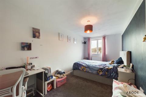 25 Buckingham Close, Stretton, Burton-on-trent, DE13 0JL
