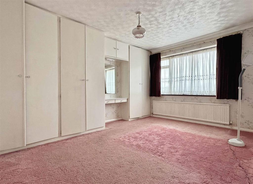 Bedroom 1.jpg