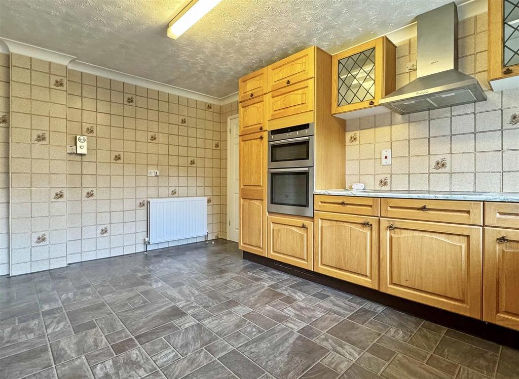 Kitchen c.jpg