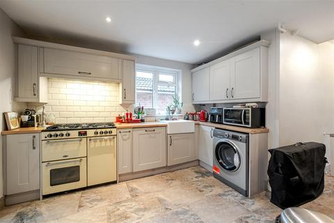 Lindens Cranmore Lane, West Horsley, Leatherhead, KT24 6BY